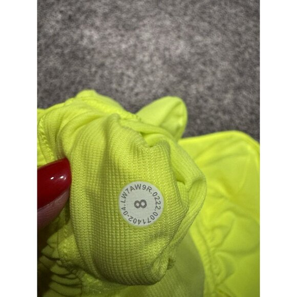 Lululemon Hotty Hot Short II *2.5" Highlight Yellow Sz 8 EUC - Picture 5 of 5